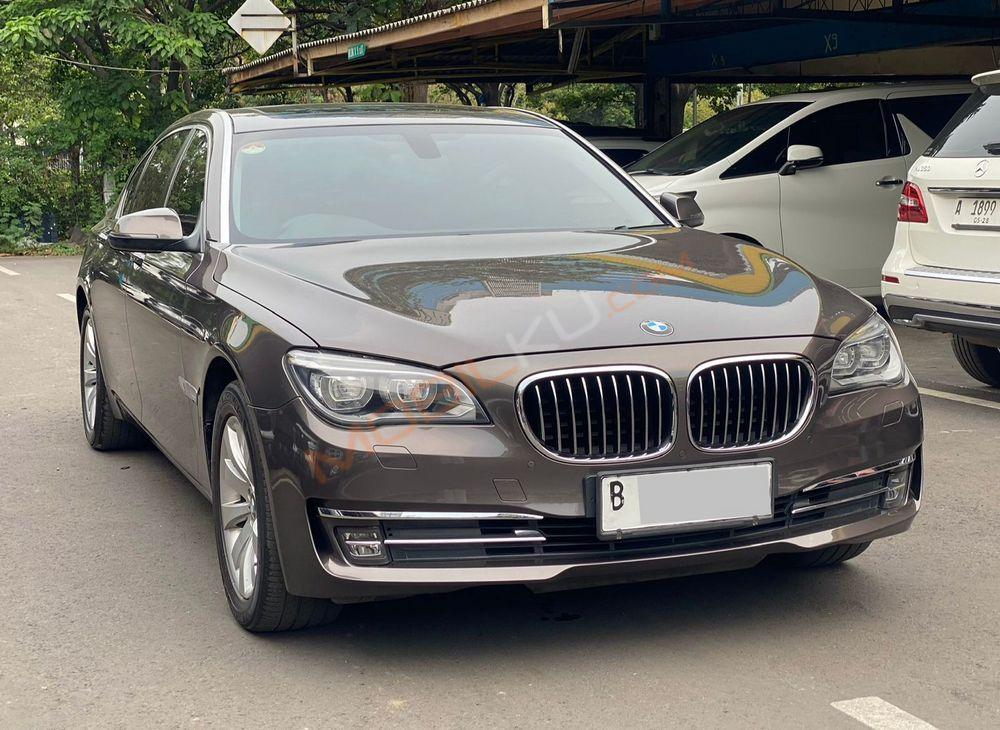 Mobil BMW 7 Series 2013