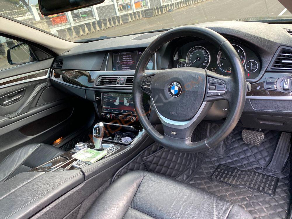 Mobil BMW 5 Series 2013