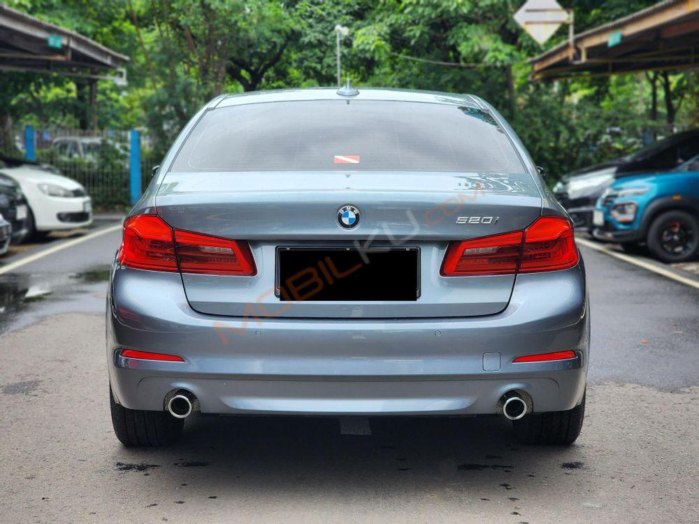 Mobil BMW 5 Series 2020