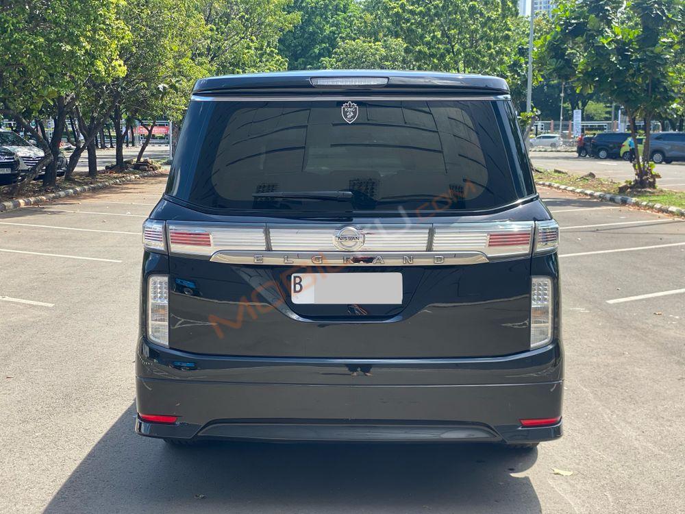 Mobil Nissan Elgrand 2014