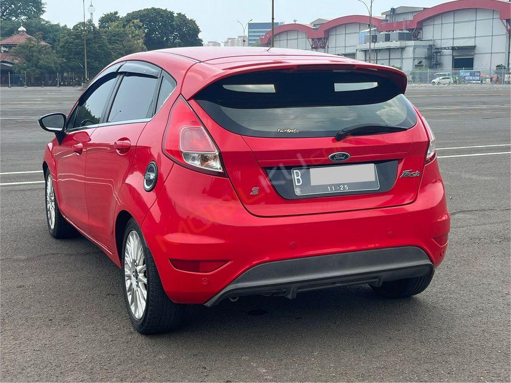 Mobil Ford Fiesta 2013