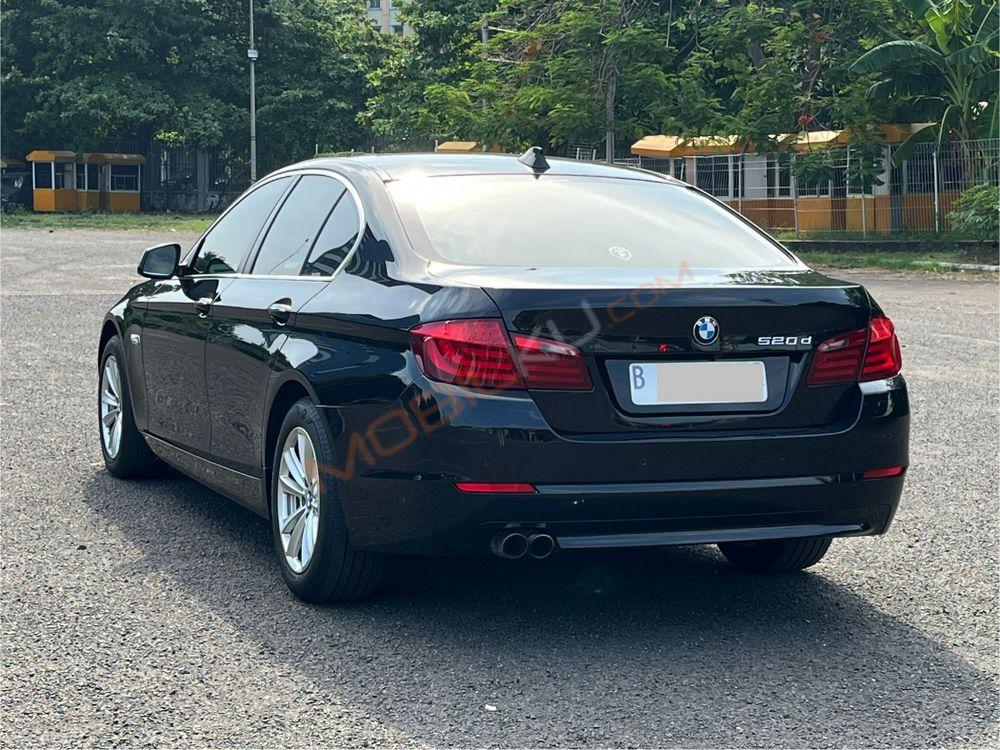 Mobil BMW 5 Series 2013