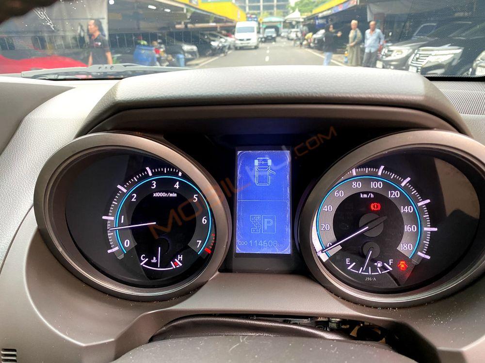 Mobil Toyota Land Cruiser 2013