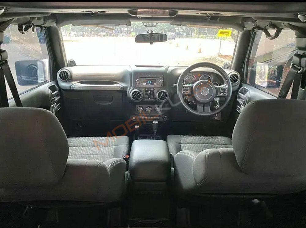 Mobil Jeep Wrangler 2011