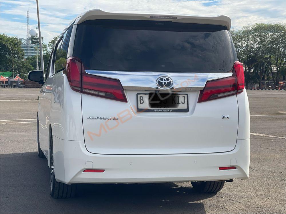 Mobil Toyota Alphard 2022