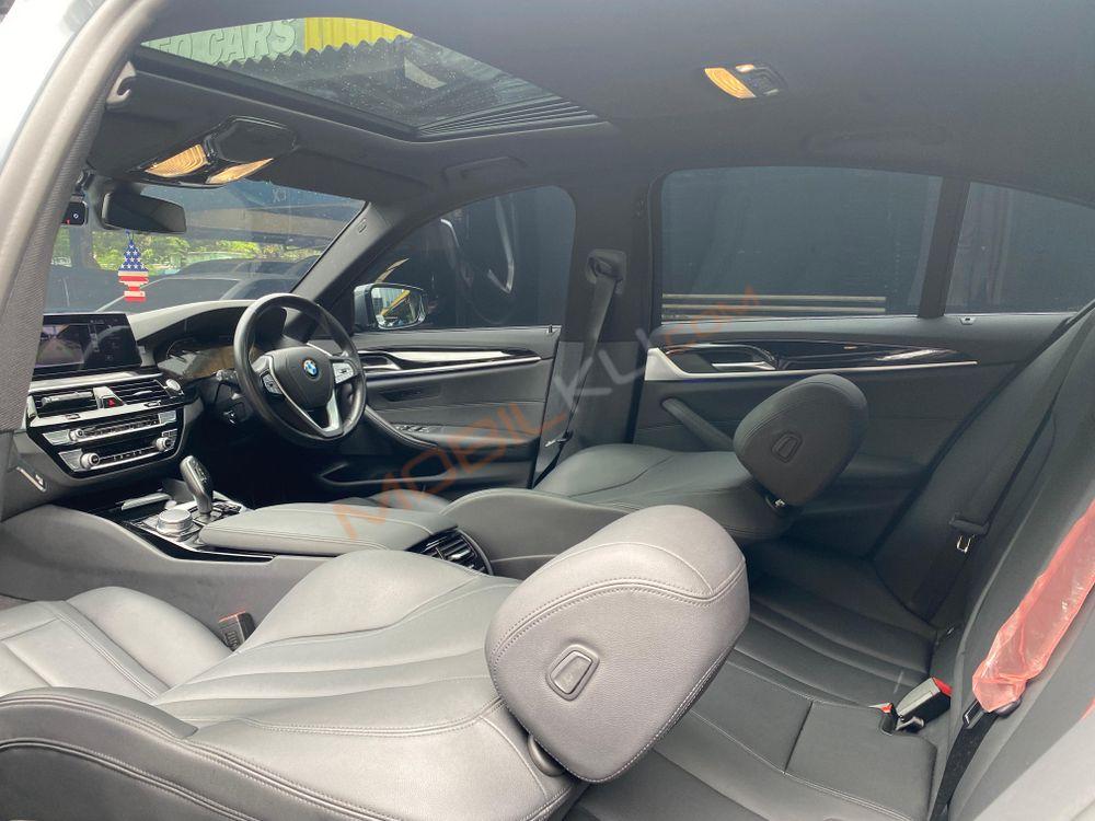 Mobil BMW 5 Series 2020