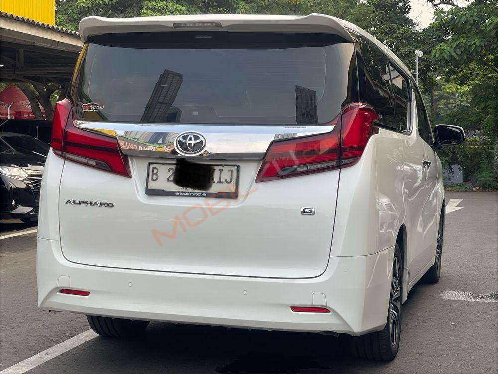 Mobil Toyota Alphard 2022