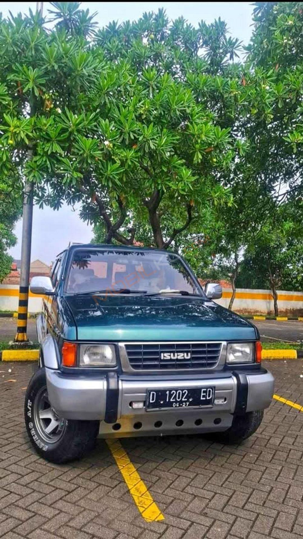 Mobil Isuzu Panther 1999