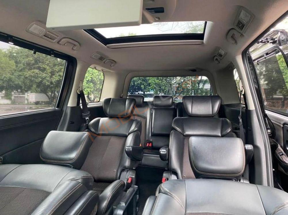 Mobil Nissan Elgrand 2014