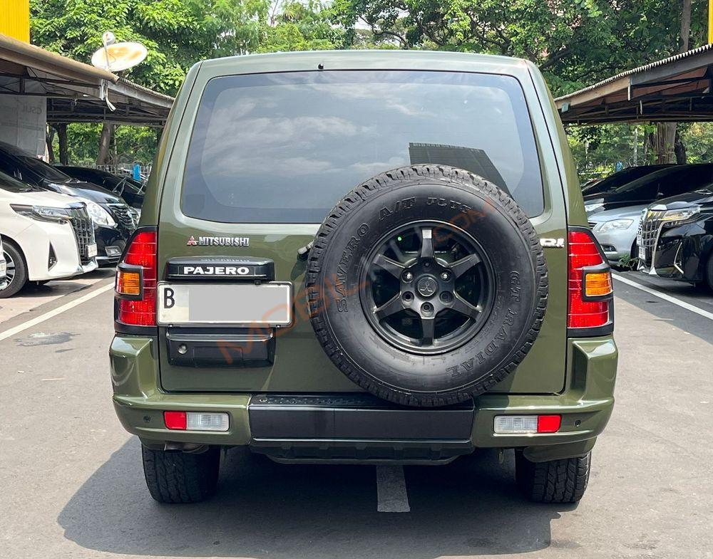 Mobil Mitsubishi Pajero 2001