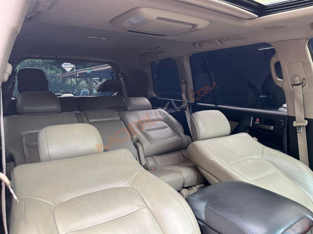 Mobil Toyota Land Cruiser 2010