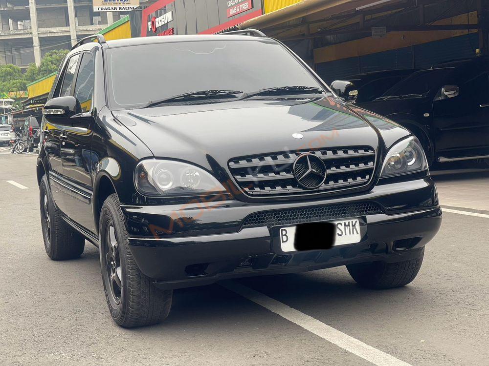 Mobil Mercedes-Benz ML 2002