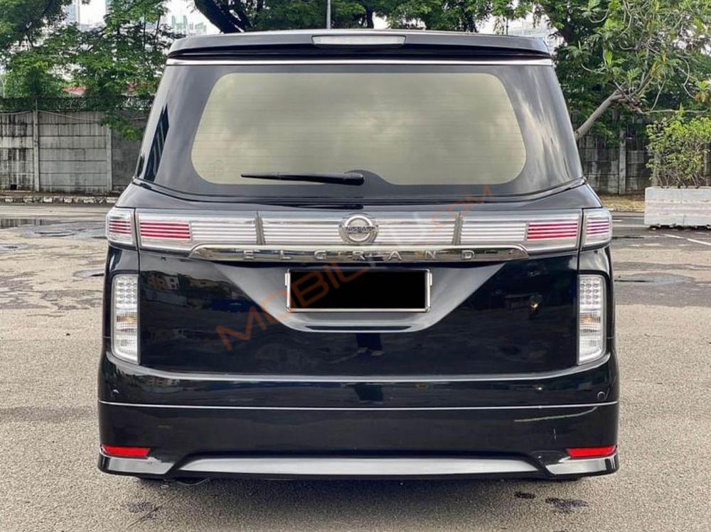 Mobil Nissan Elgrand 2014