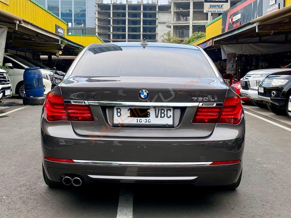 Mobil BMW 7 Series 2013