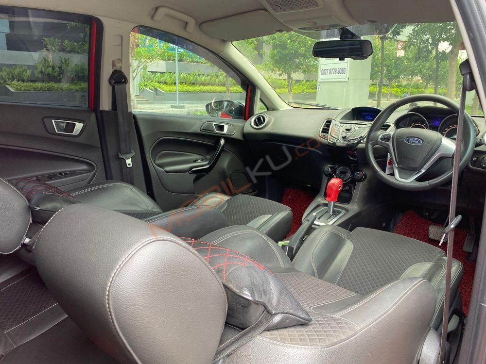 Mobil Ford Fiesta 2013