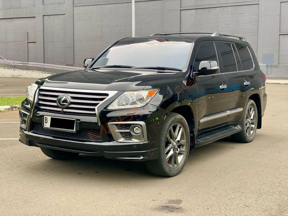 Mobil Lexus LX 2015