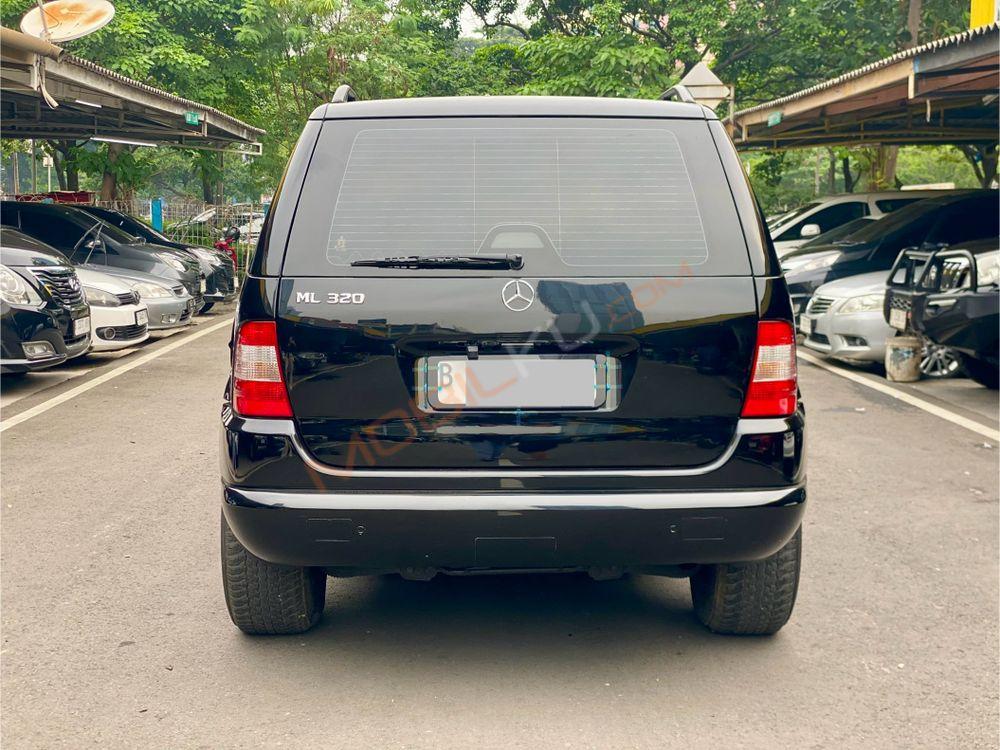 Mobil Mercedes-Benz ML 2002