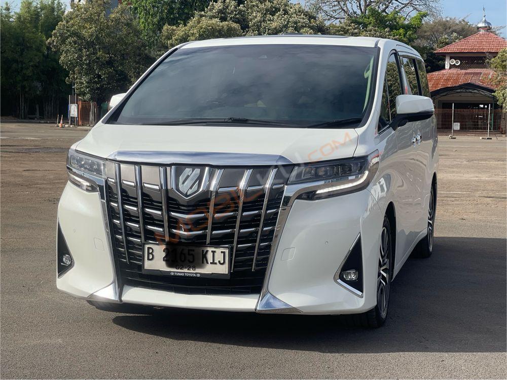 Mobil Toyota Alphard 2022