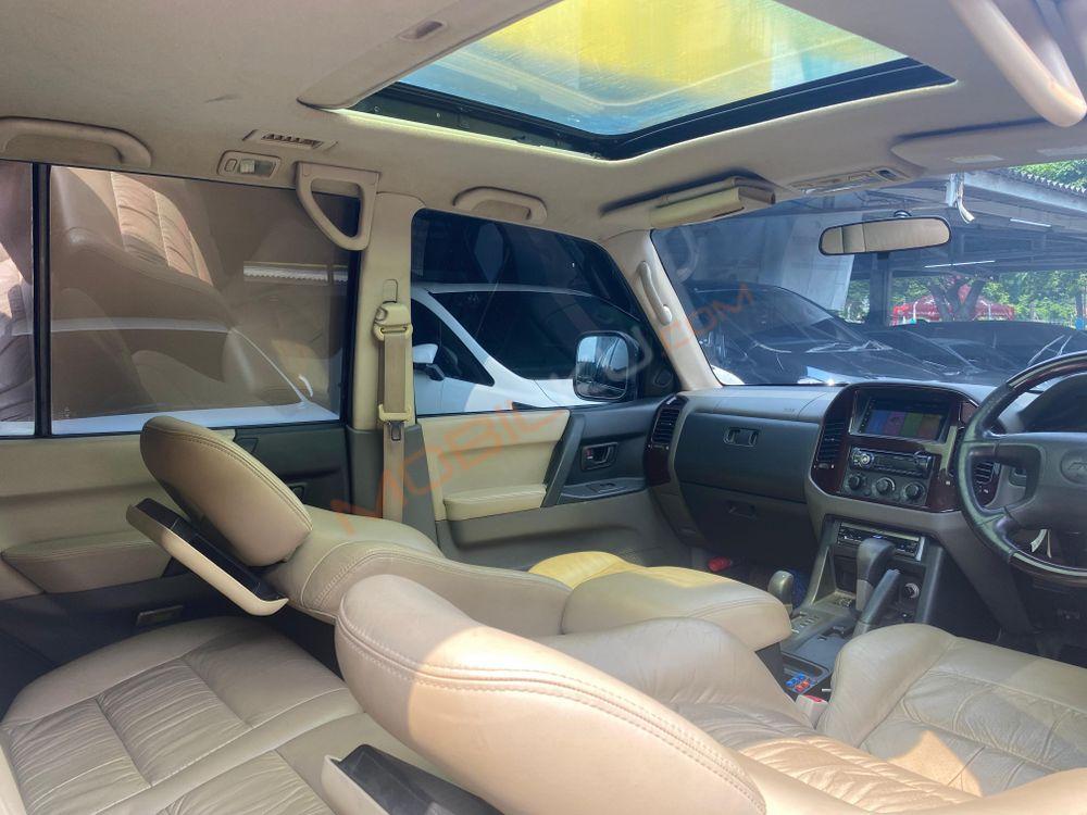 Mobil Mitsubishi Pajero 2001