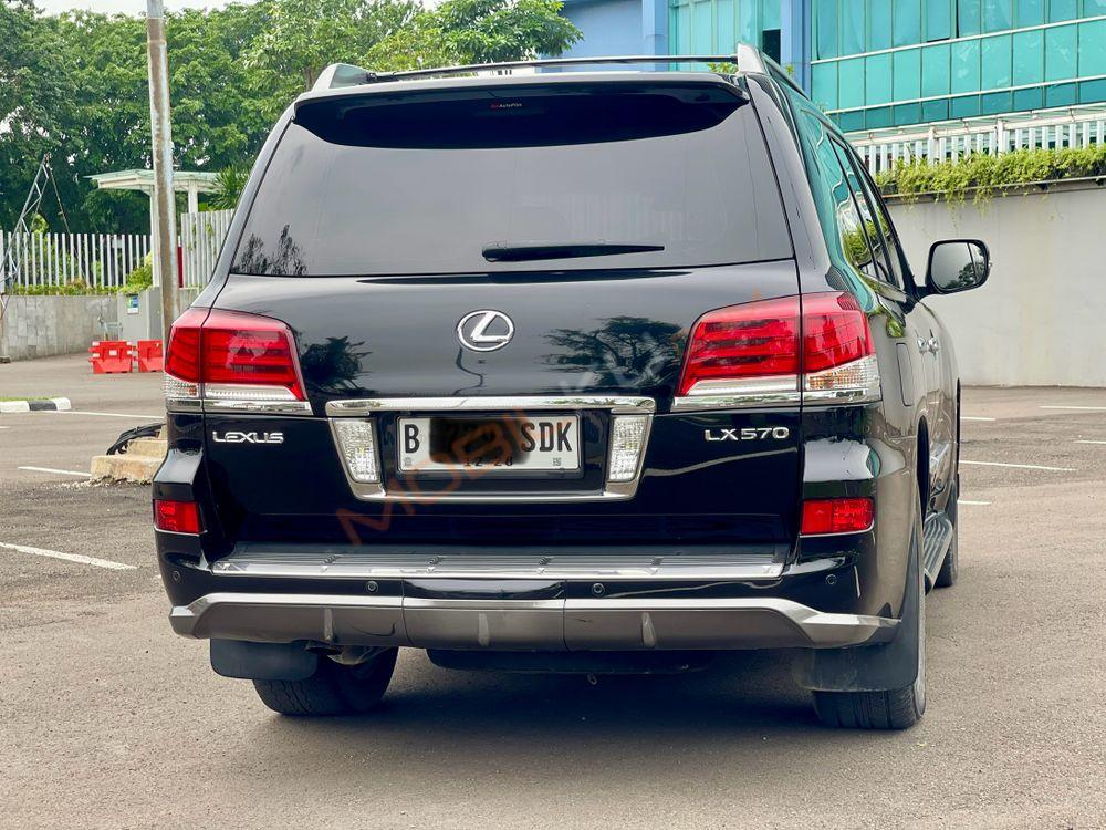Mobil Lexus LX 2015