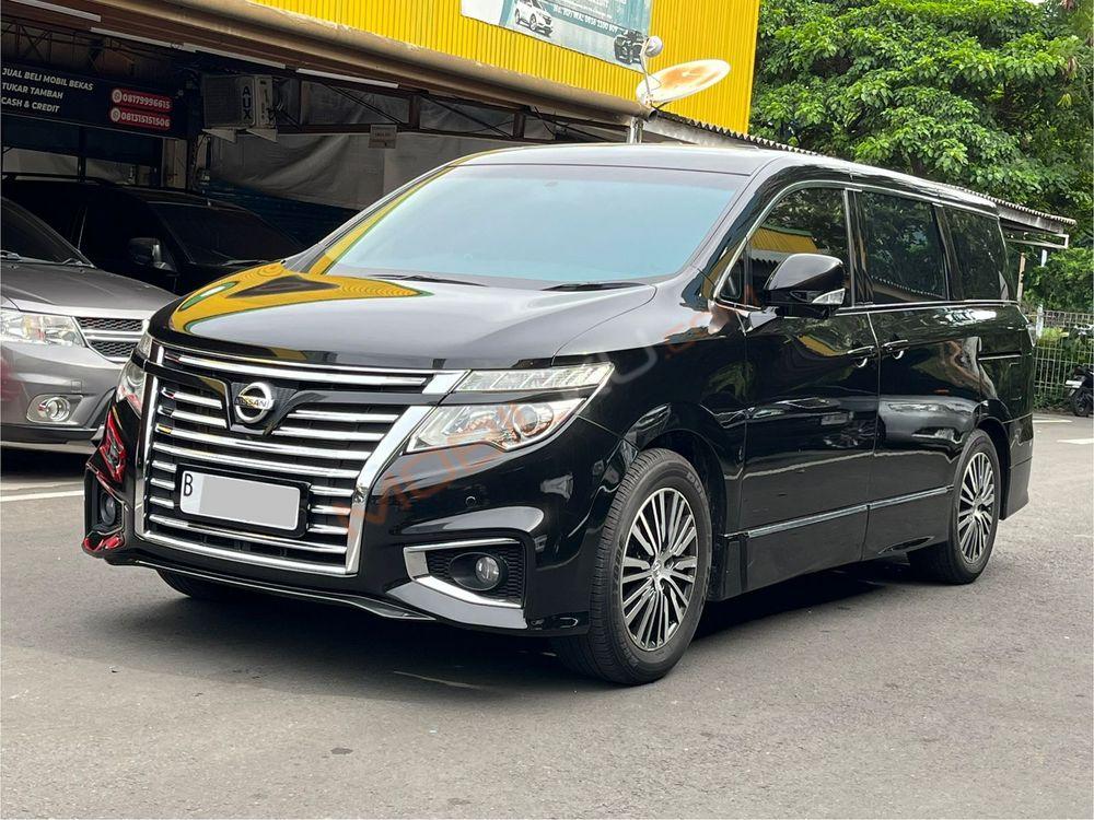 Mobil Nissan Elgrand 2014