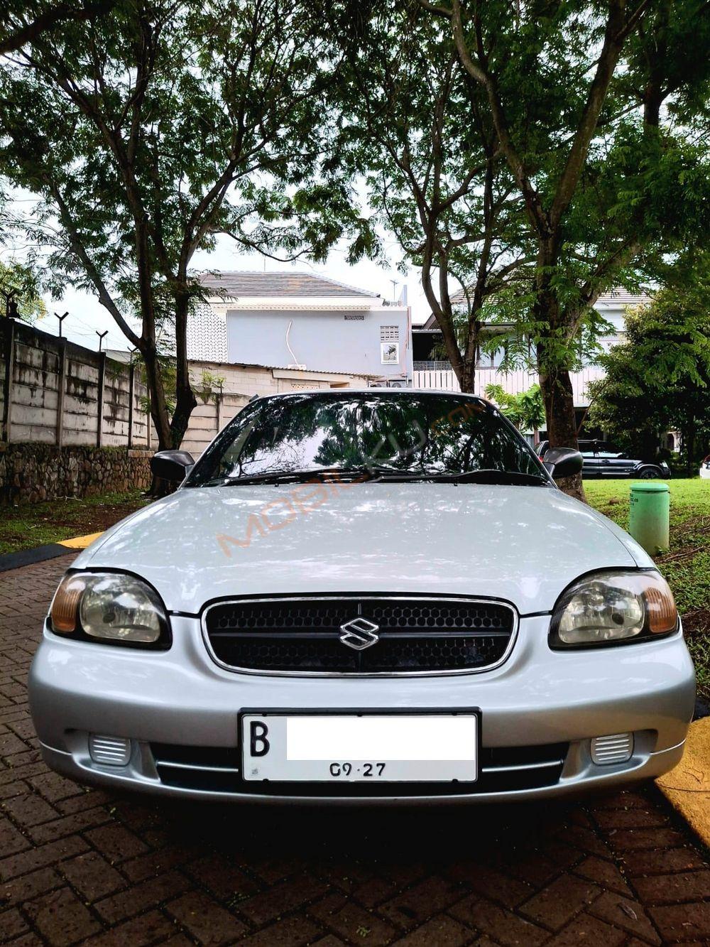 Mobil Suzuki Baleno 2001