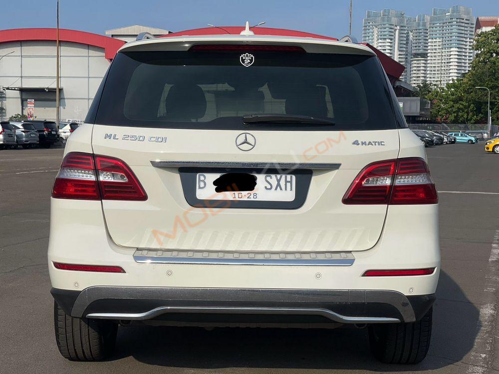 Mobil Mercedes-Benz ML 2013