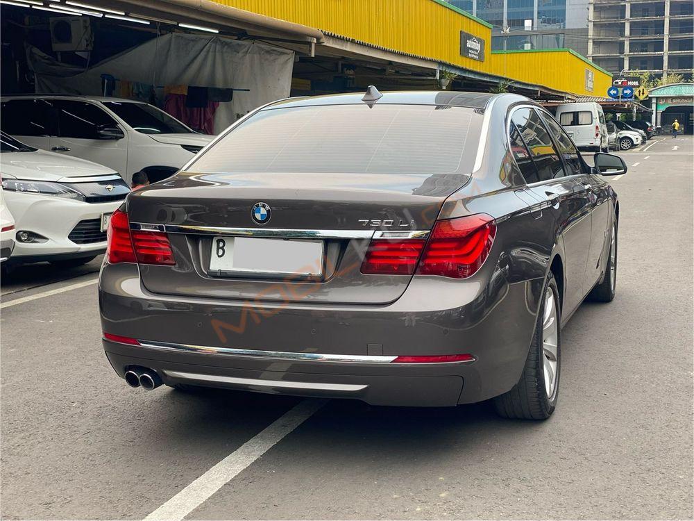 Mobil BMW 7 Series 2013