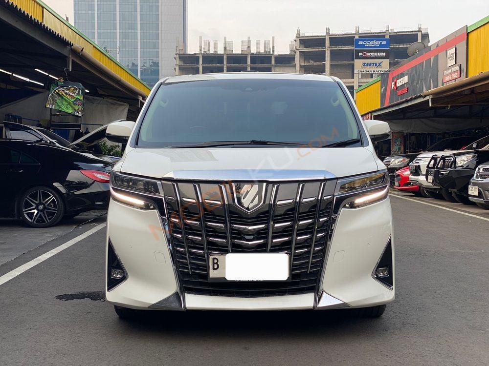 Mobil Toyota Alphard 2022