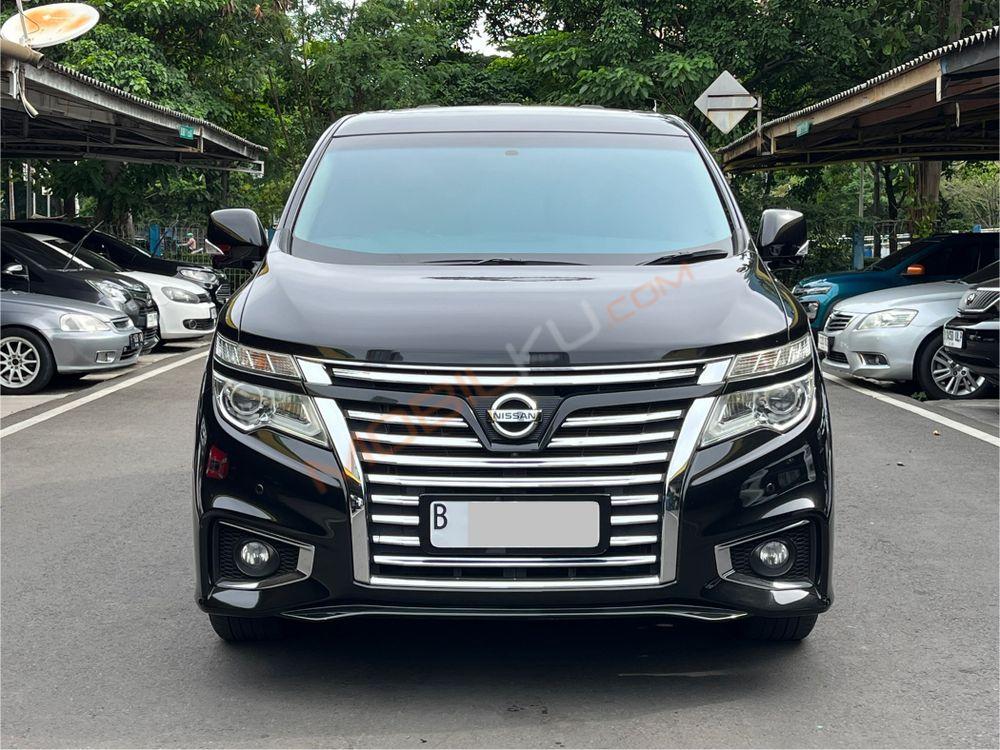 Mobil Nissan Elgrand 2014