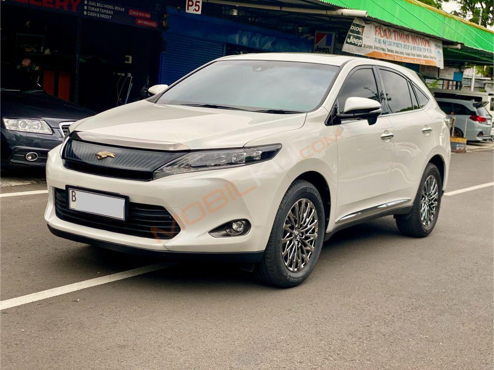 Mobil Toyota Harrier 2015