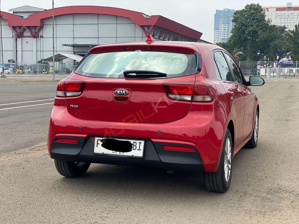 Mobil Kia Rio 2017