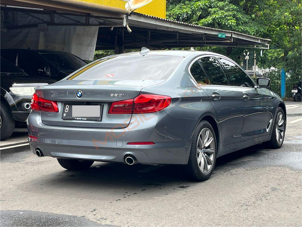 Mobil BMW 5 Series 2020