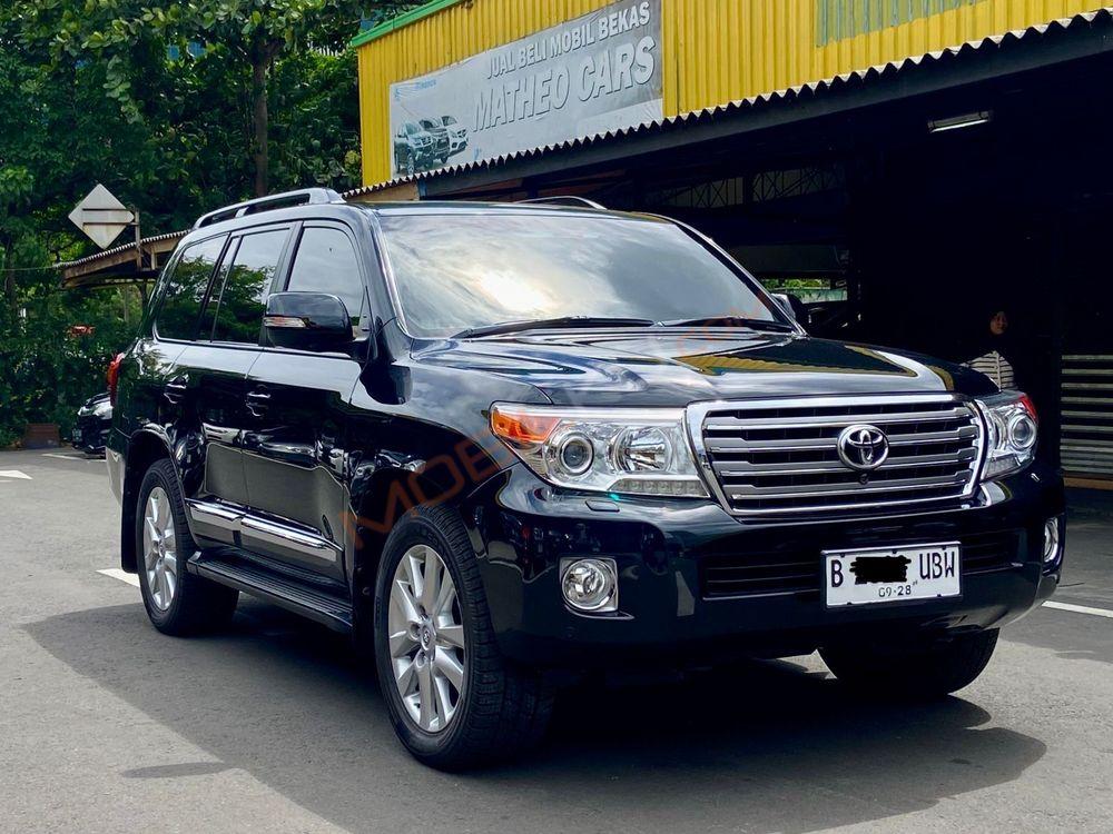 Mobil Toyota Land Cruiser 2012