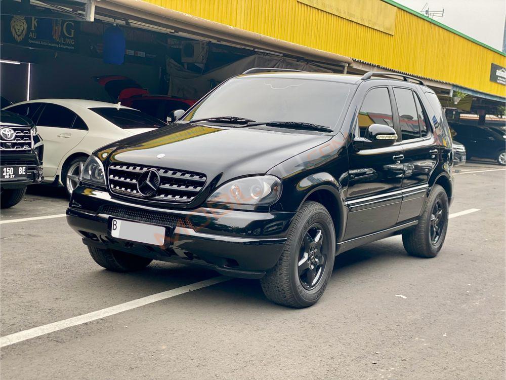 Mobil Mercedes-Benz ML 2002