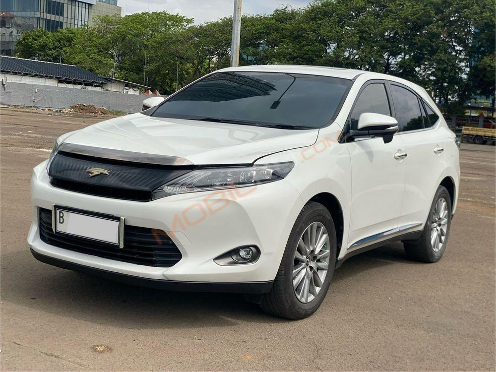 Mobil Toyota Harrier 2015