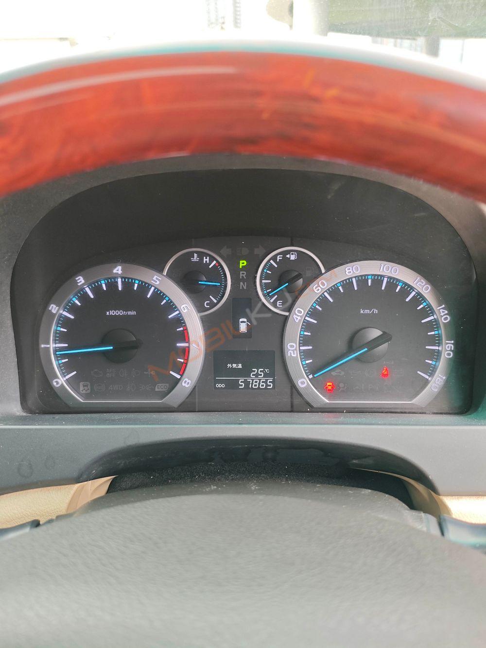 Mobil Toyota Vellfire 2010