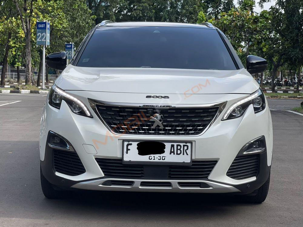 Mobil Peugeot 5008 2016