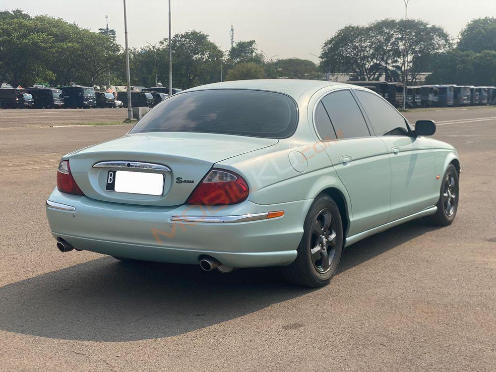Mobil Jaguar S-Type 2002