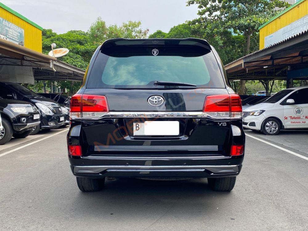Mobil Toyota Land Cruiser 2008