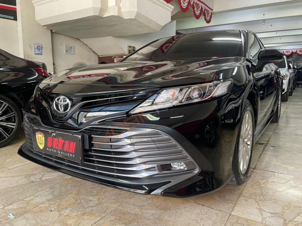 Mobil Toyota Camry 2021