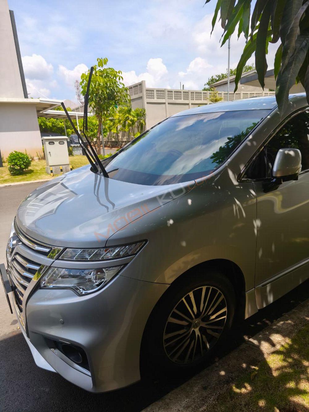 Mobil Nissan Elgrand 2014