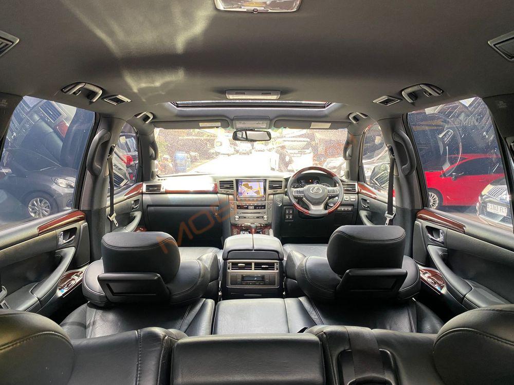 Mobil Lexus LX 2014