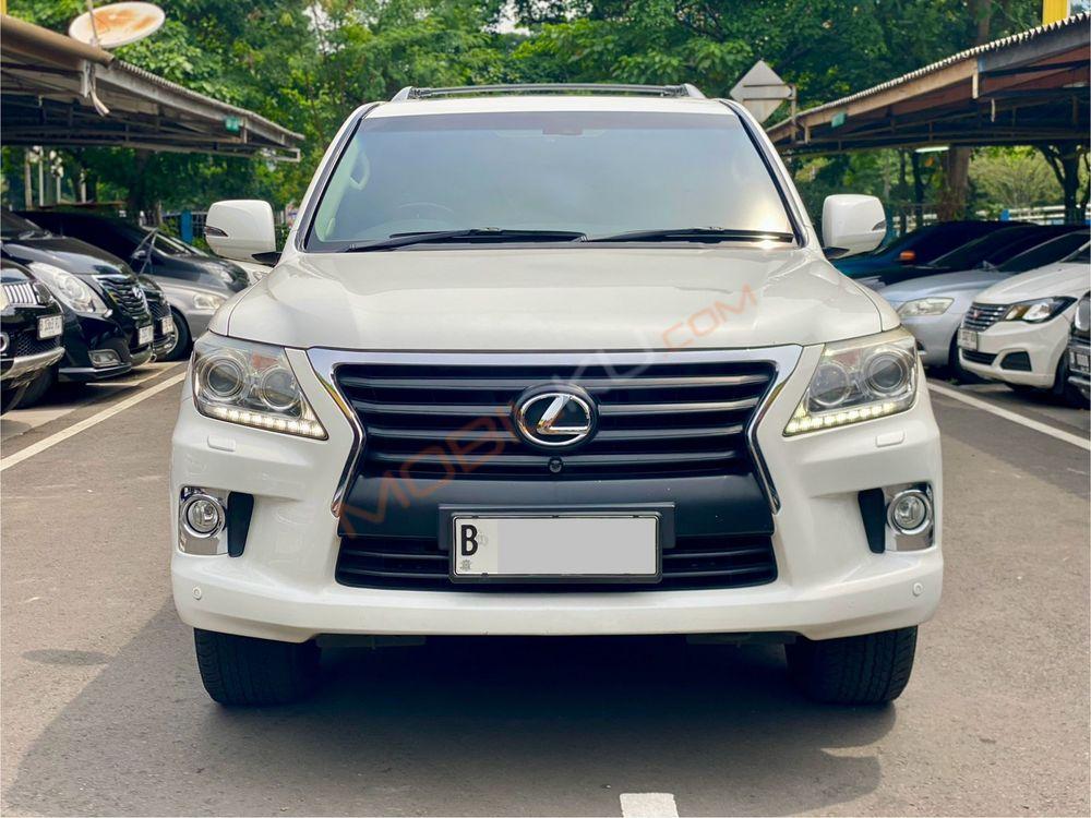 Mobil Lexus LX 2013