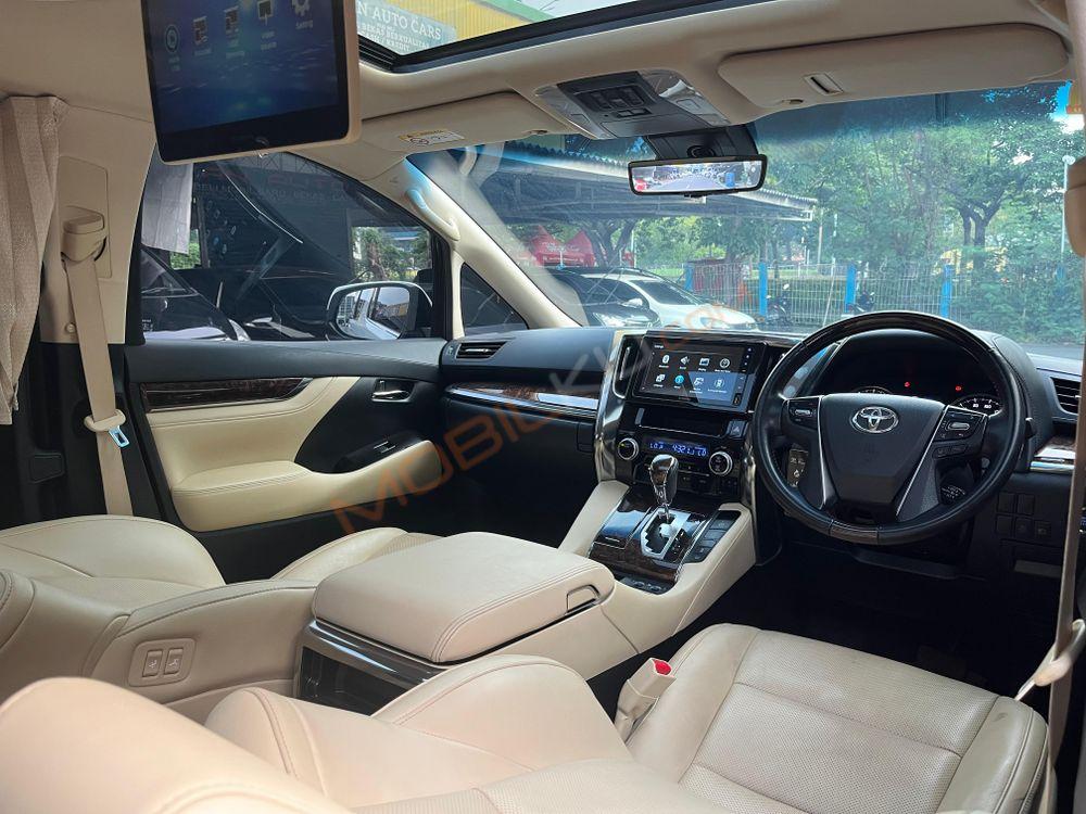 Mobil Toyota Alphard 2022