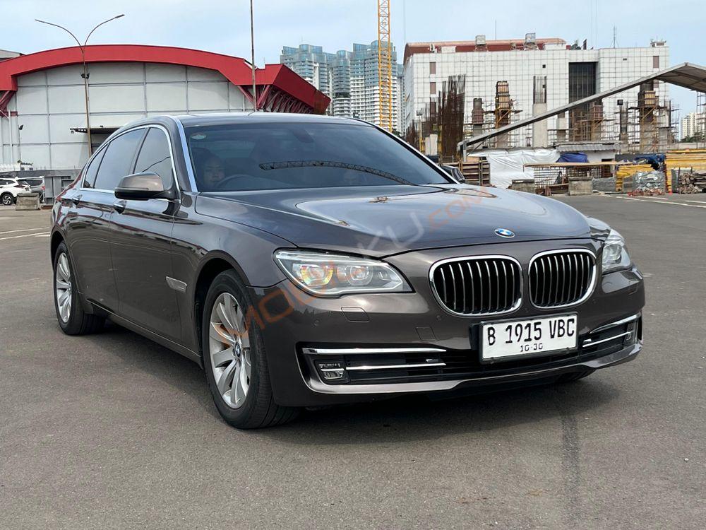 Mobil BMW 7 Series 2013