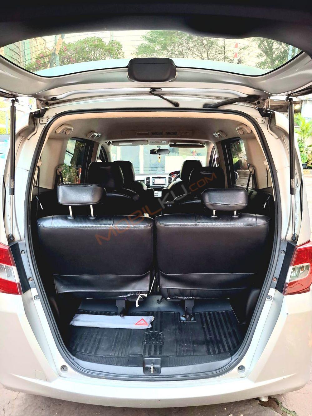 Mobil Honda Freed 2013