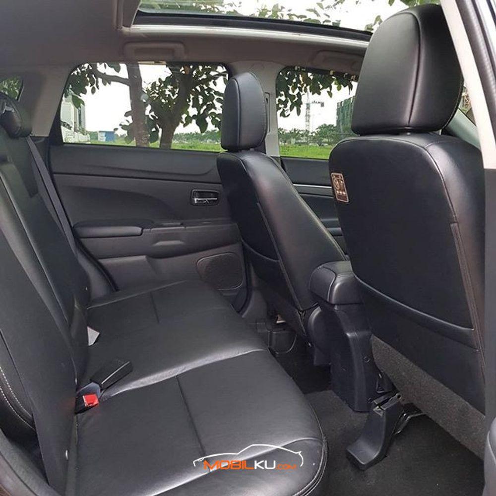 Mobil Mitsubishi Outlander Sport 2012