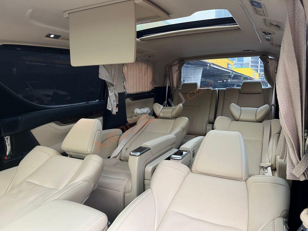 Mobil Toyota Alphard 2022