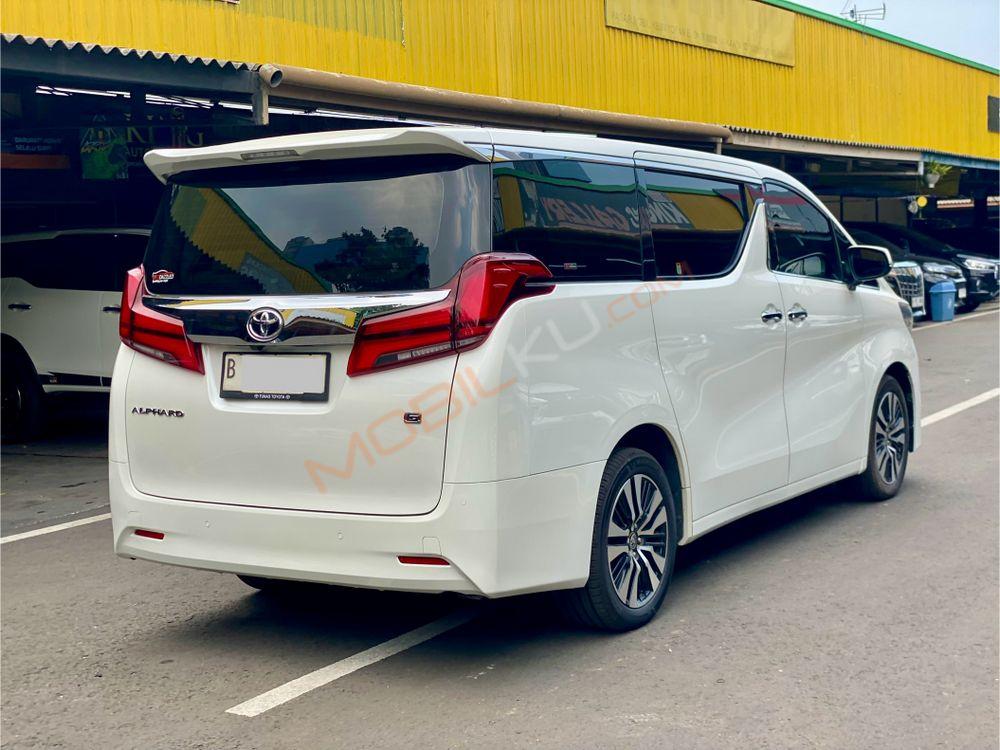 Mobil Toyota Alphard 2022